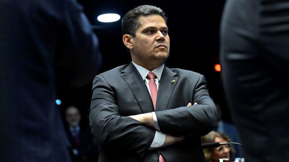 Senado aprova ‘pautas-bomba’ de até R$ 215 bi contra apelos do governo