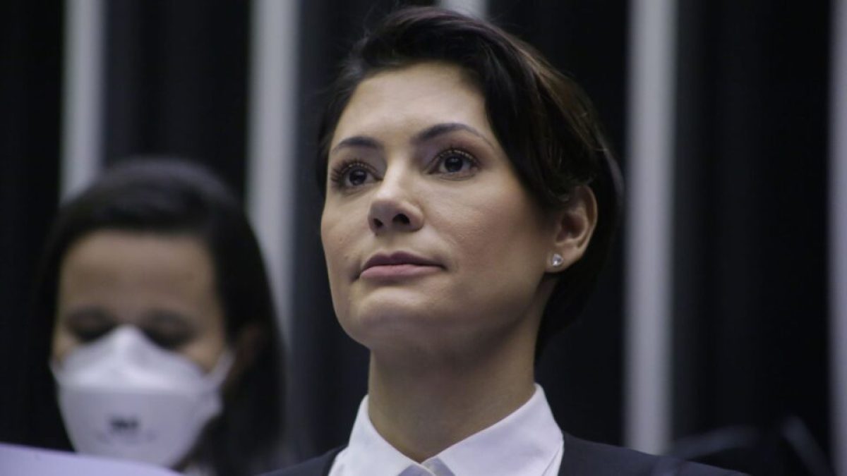 Como a reconciliação com Michelle Bolsonaro pode fortalecer o candidato Flávio