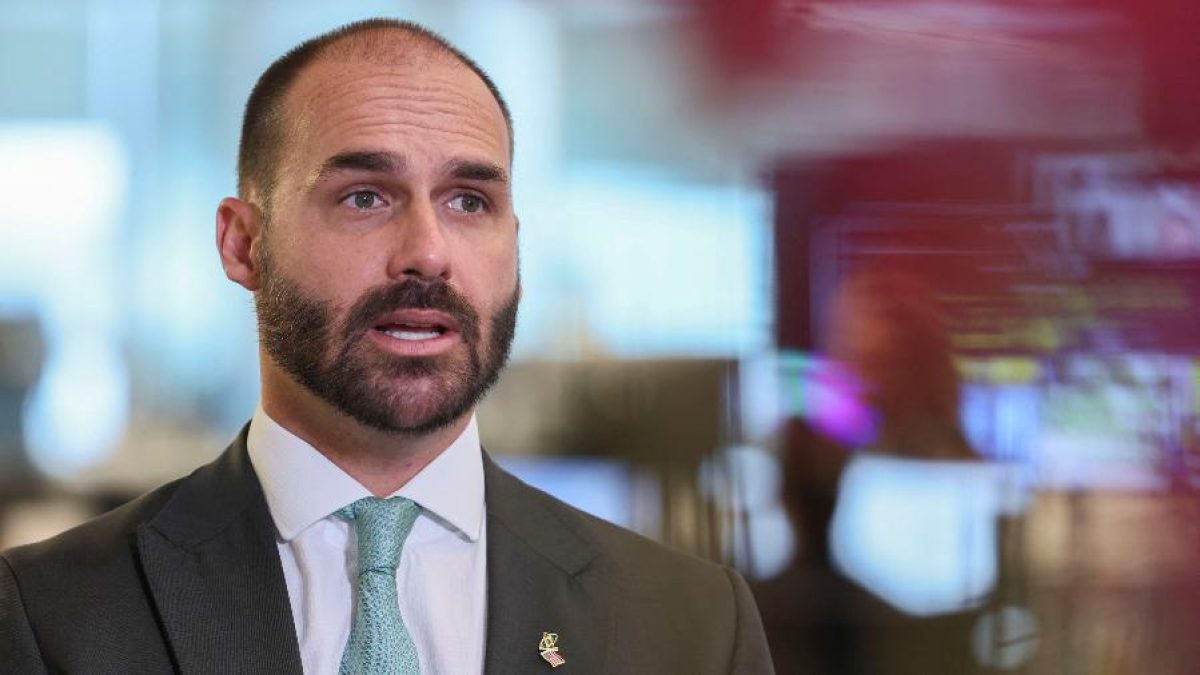 STF condena Eduardo Bolsonaro a 4 anos e 2 meses de prisão por coação no processo