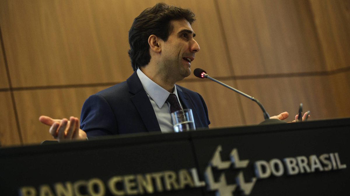 BC corta Selic para 14,25% e sinaliza possível novo corte, mas vê inflação acima da meta