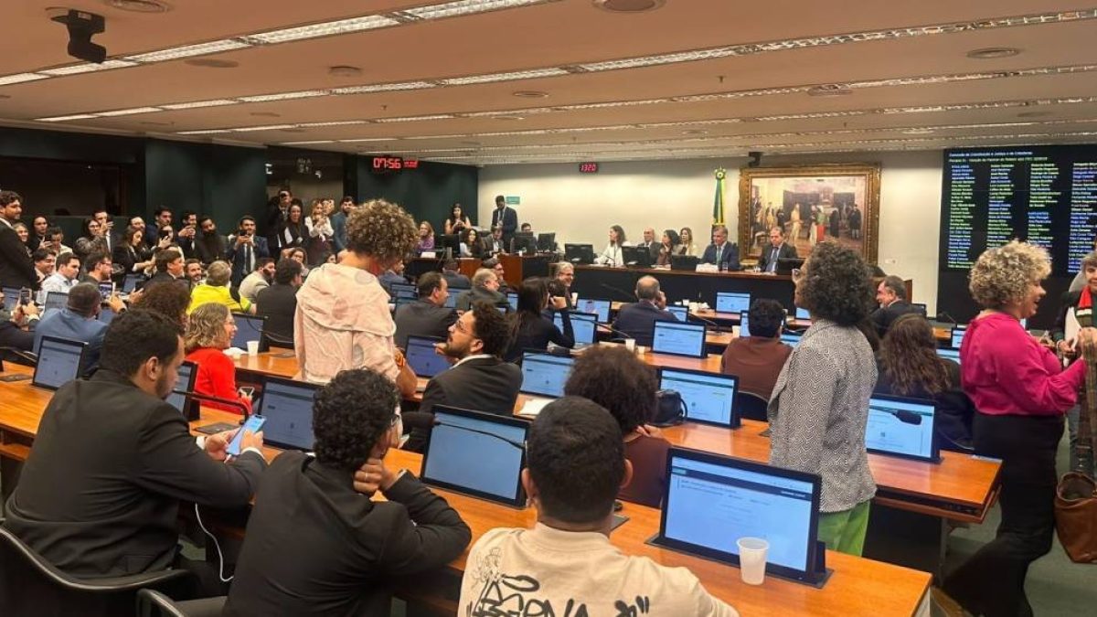 CCJ aprova redução da maioridade penal; tema tramita no Congresso há 35 anos