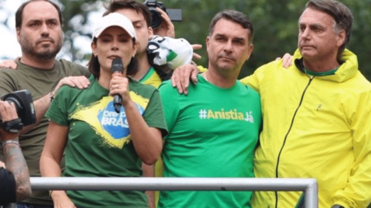 Rovai: vídeo de Michelle coloca candidatura de Flávio Bolsonaro mais perto do desfiladeiro