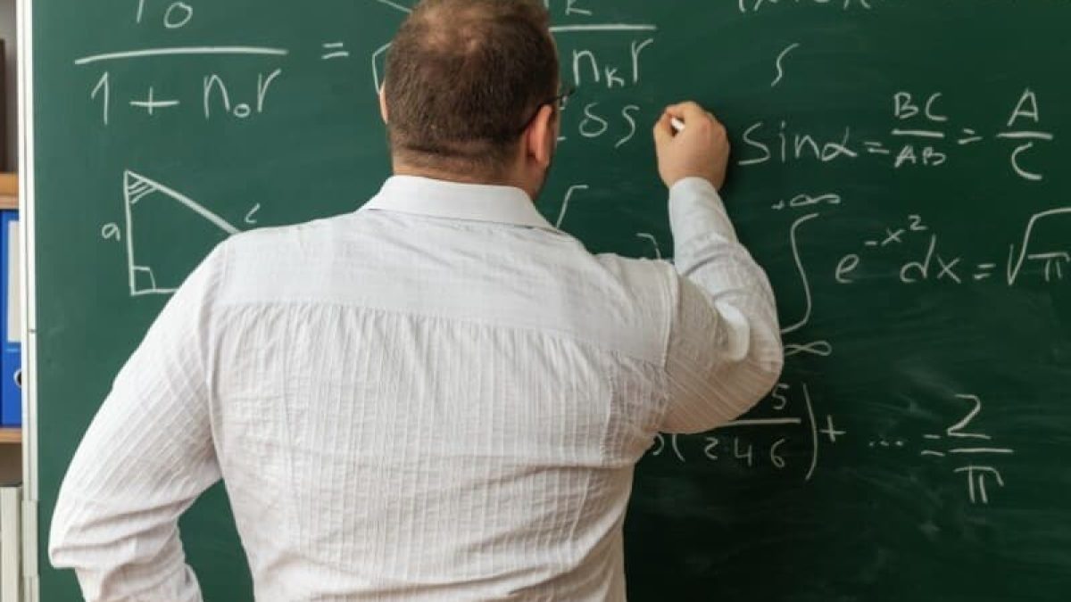 Projeto de lei propõe diretriz nacional para carreira de professores da educação básica
