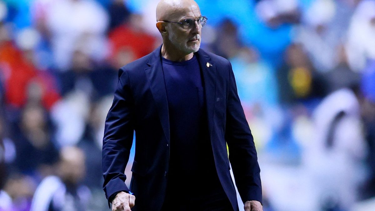 Técnico da Espanha elogia Yamal e Oyarzábal após goleada na Copa: "Jogadores excepcionais"