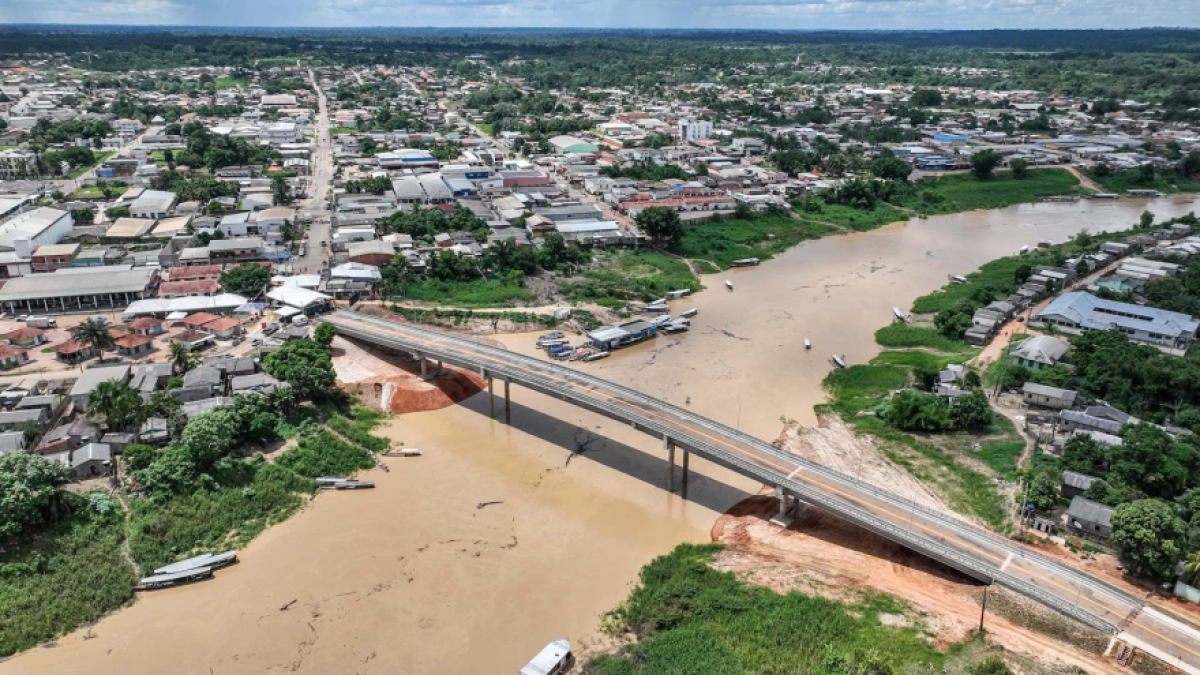 Ponte de R$ 36 milhões desaba no Acre e deixa quatro feridos, dois em estado grave