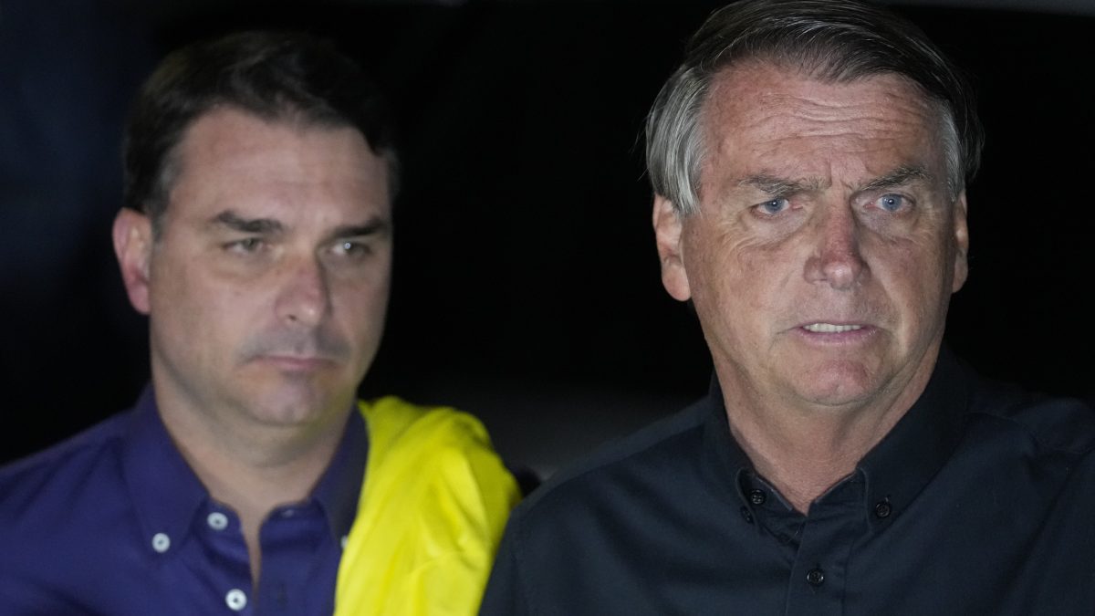 Moraes autoriza visita de Flávio, esposa e netas a Bolsonaro em prisão domiciliar