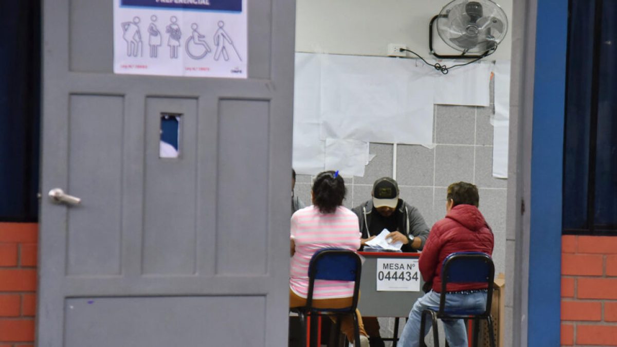 Eleições no Peru têm denúncias de fraude e adulteração de cédulas