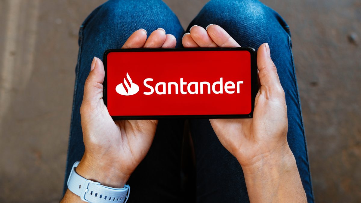Santander fecha parceria com Acrisure para plataforma de planos de saúde corporativos
