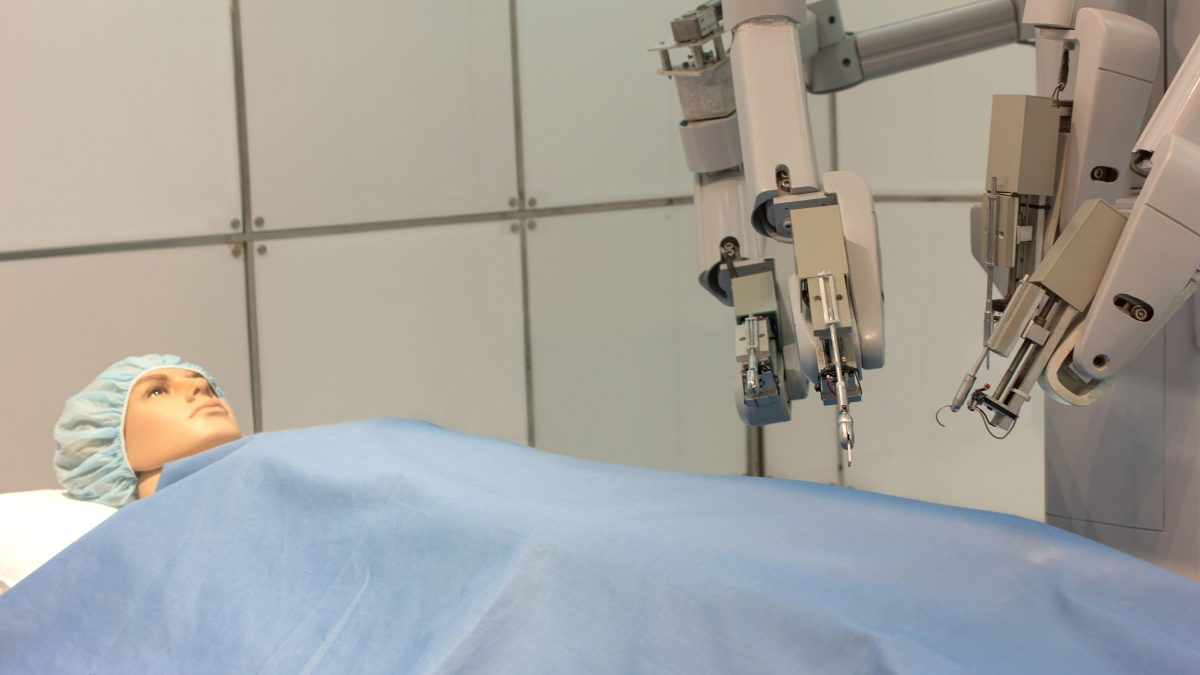 Cirurgia cardíaca sem abrir o tórax: o que a robótica muda de verdade?