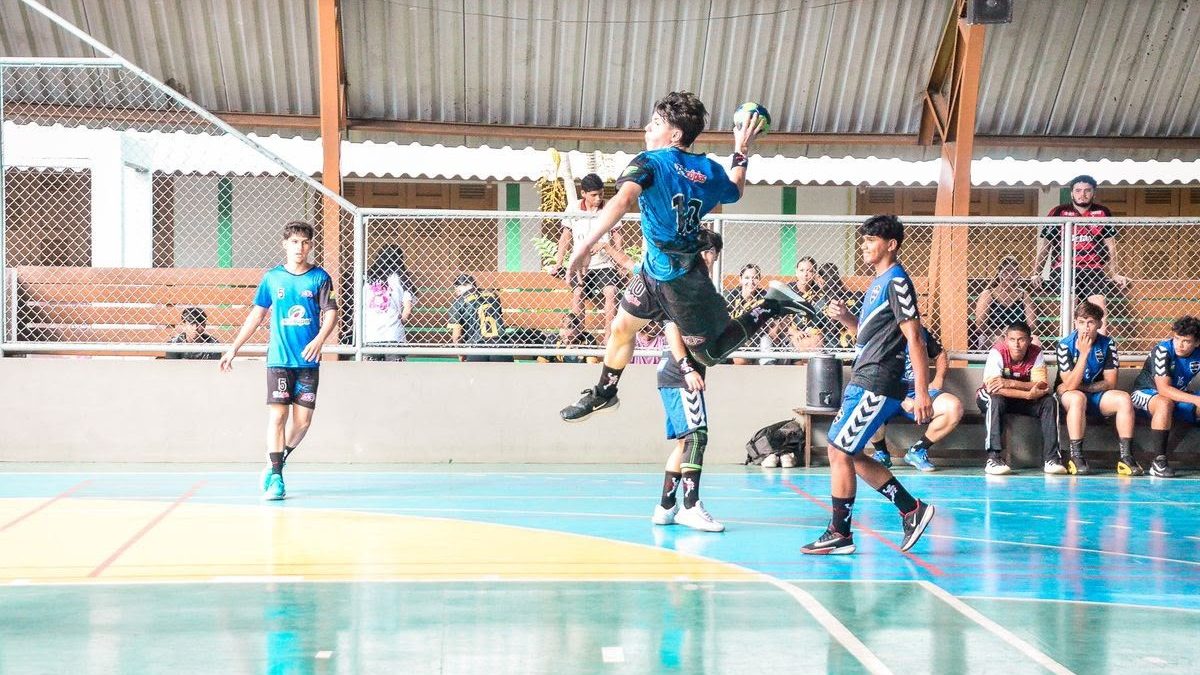 Handfamília vence CT Carla e avança às semifinais do Aberto de Handebol