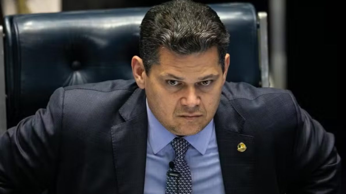 Alcolumbre é alvo de acusação de receber R$ 155 milhões do Banco Master
