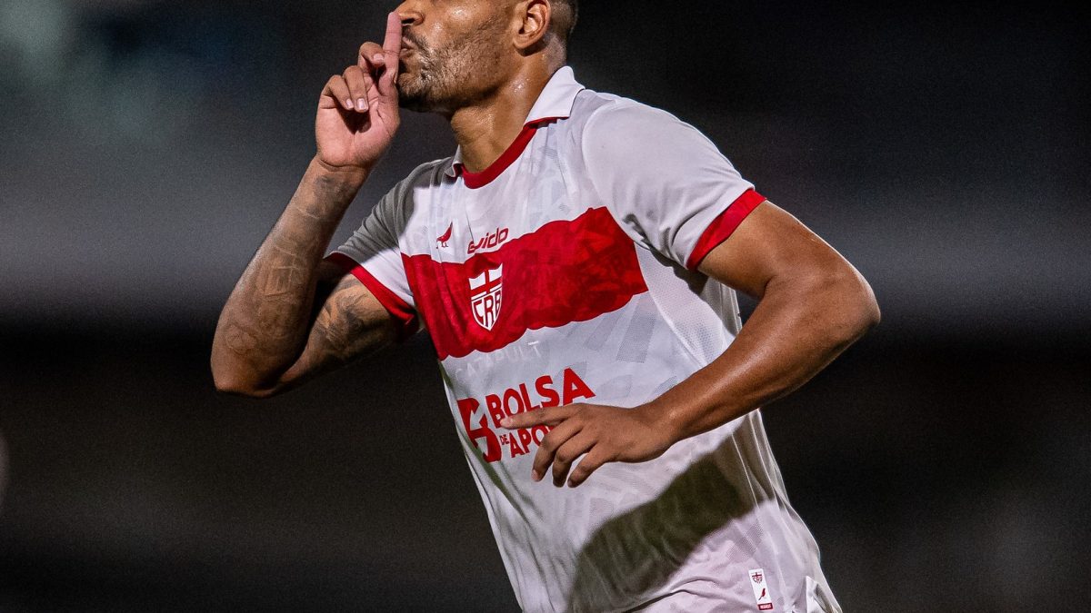 Pode sair? Mikael responde sobre propostas para deixar o CRB