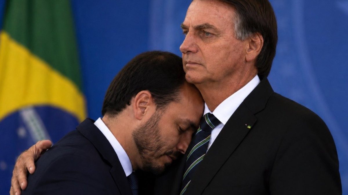 Bolsonaro perde seguidores e sofre 'morte digital' após bloqueio judicial de redes