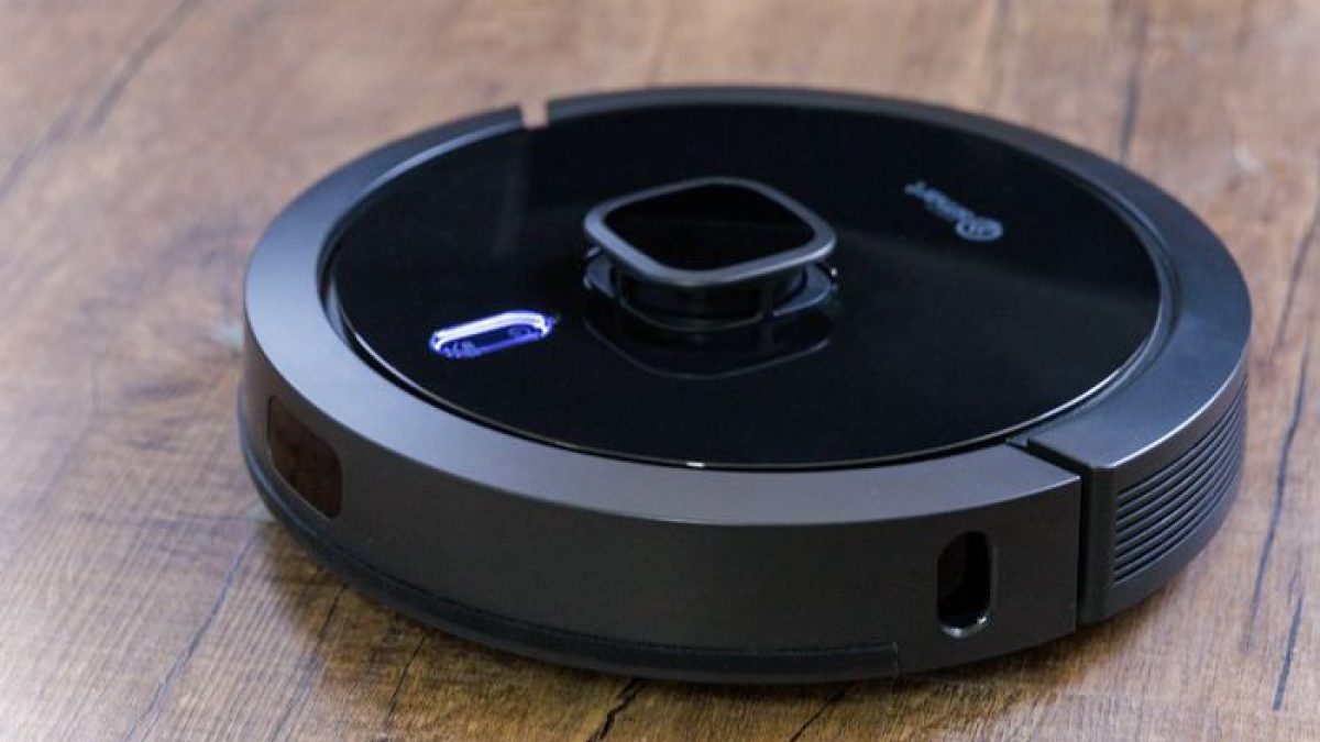 Robô aspirador com base de autolimpeza é vendido por R$ 1.099 no Magalu