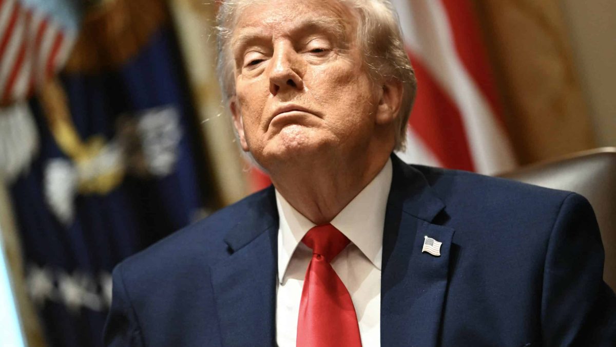 Trump adota medidas contra atletas do Irã e do Iraque durante a Copa, diz revista