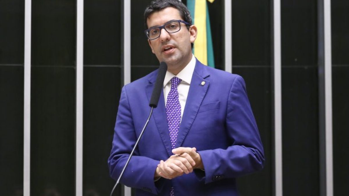 Comissão aprova redução gradual de microplásticos em cosméticos e itens de higiene