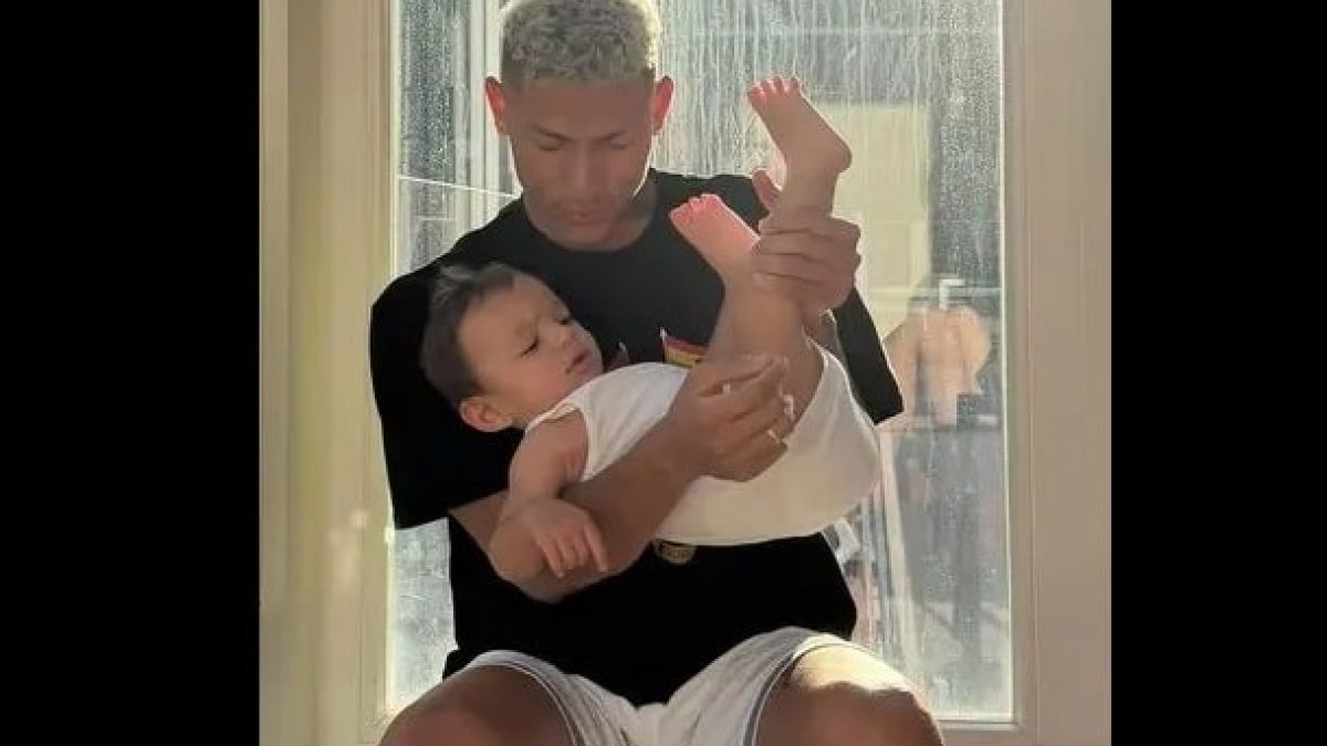 Richarlison rebate crítica ao nome do filho e viraliza