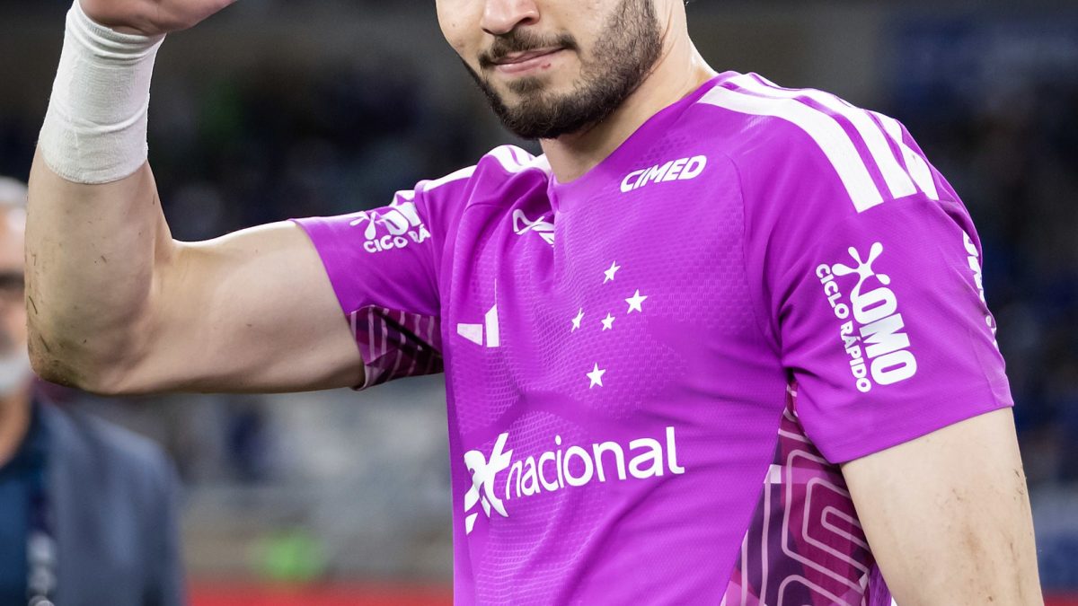Clube inglês prepara oferta milionária ao Cruzeiro pelo goleiro Otávio