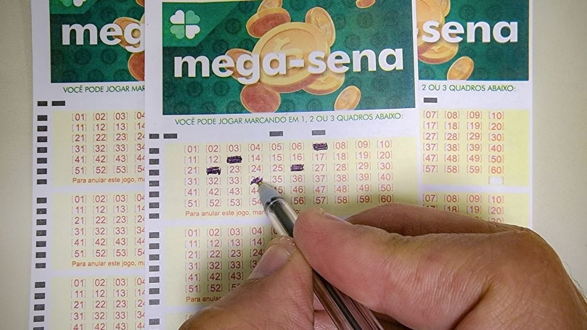 Mega-Sena acumula e sorteia R$ 32 milhões neste sábado