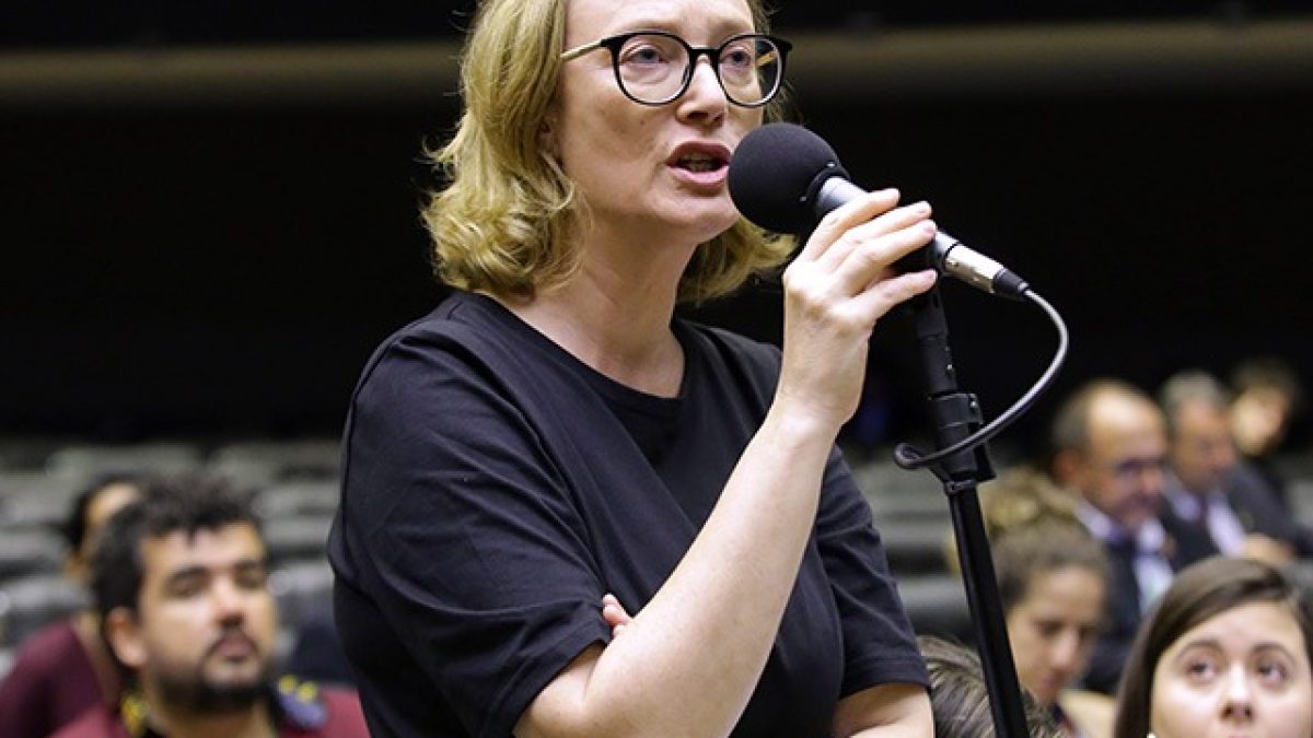 “Descobriu só agora?”: Maria do Rosário defende Michelle e diz que Flávio é igual a Bolsonaro