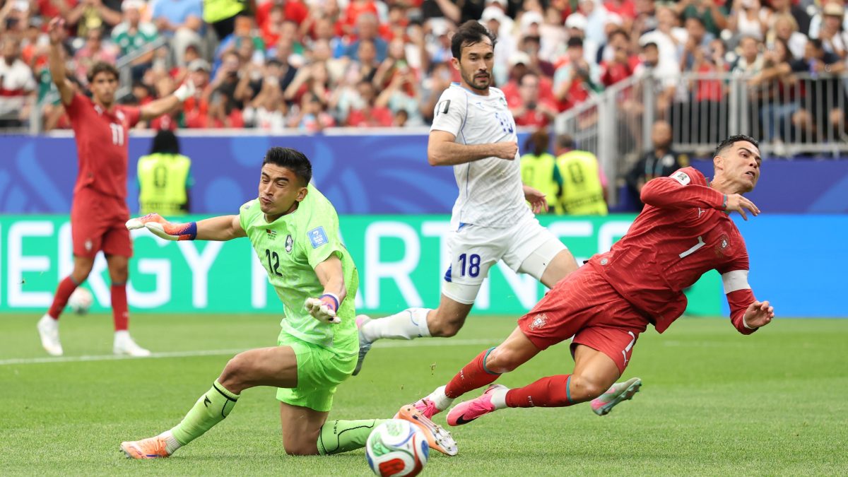 Goleiro de Uzbequistão que fez gol contra nunca trocou de time e já foi batedor de pênalti