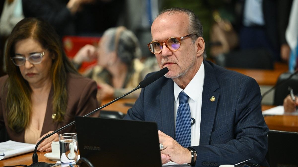 Senado aprova piso de R$ 13,6 mil para médicos e dentistas; texto vai à Câmara