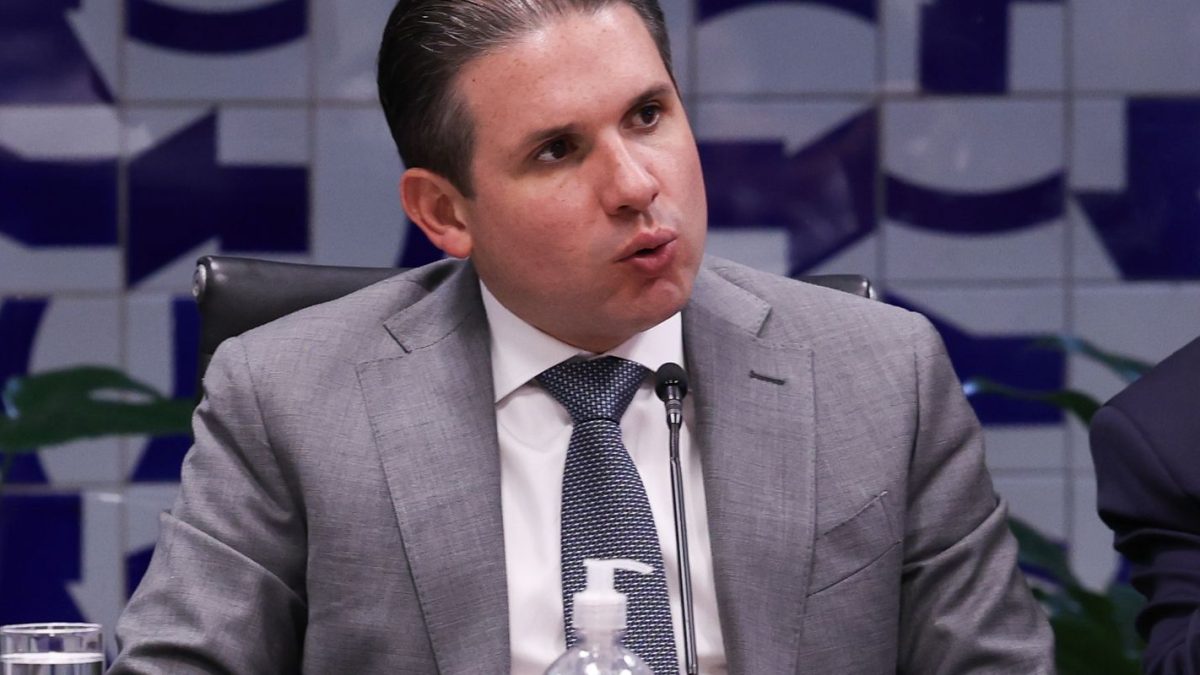 Motta convoca reunião de líderes para votar projeto que extingue escala 6x1