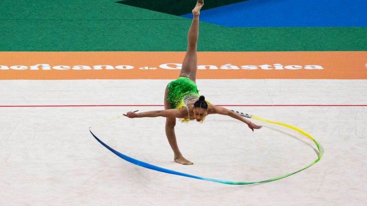 Bárbara Domingos conquista ouro no individual geral do Pan de Ginástica Rítmica no Rio
