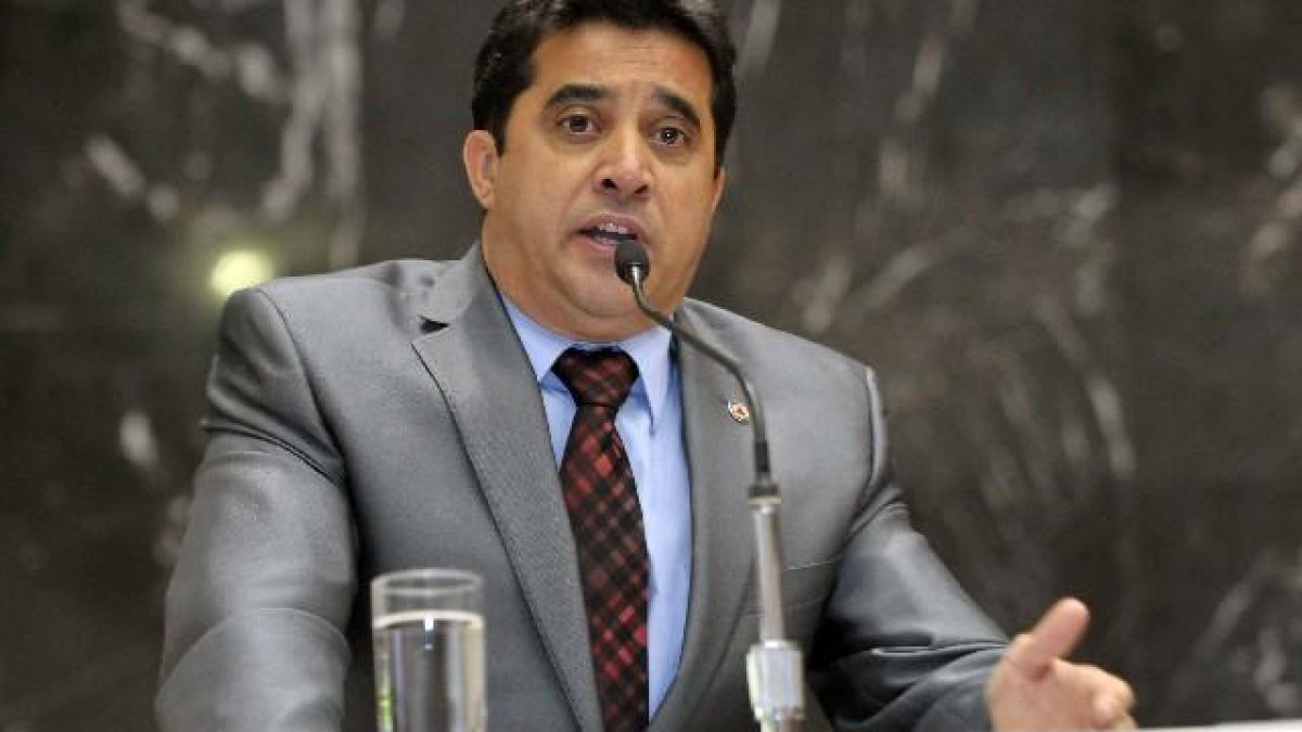 Moraes homologa acordo e encerra ação penal contra deputado do PL