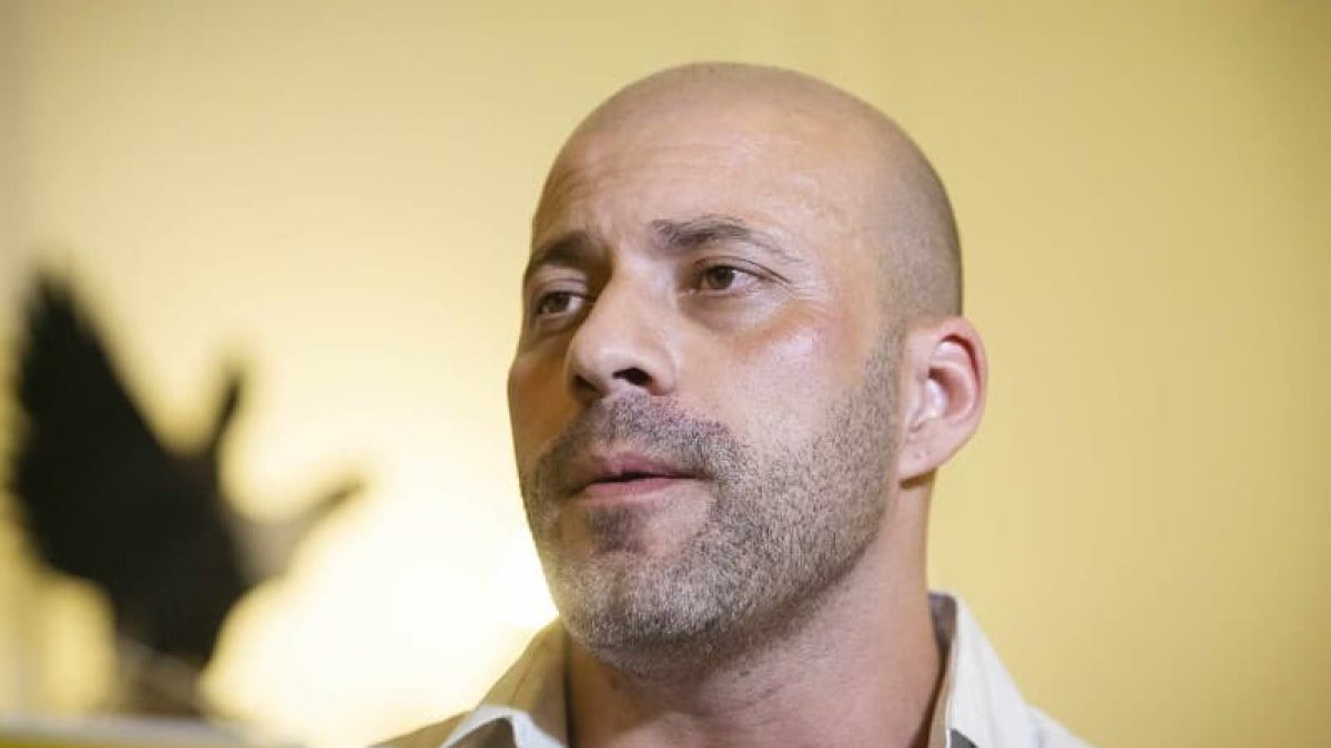 Moraes manda atualizar atestado de pena de Daniel Silveira