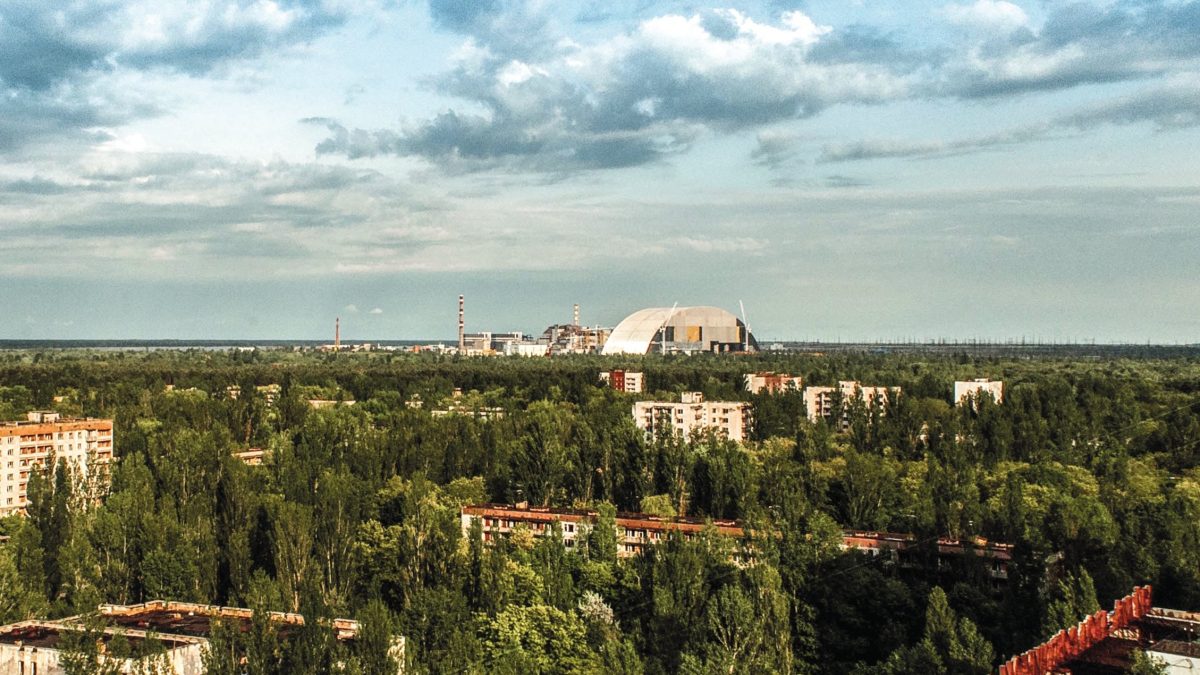 Zelensky acusa Rússia de atacar depósito nuclear perto de Chernobyl; Moscou nega