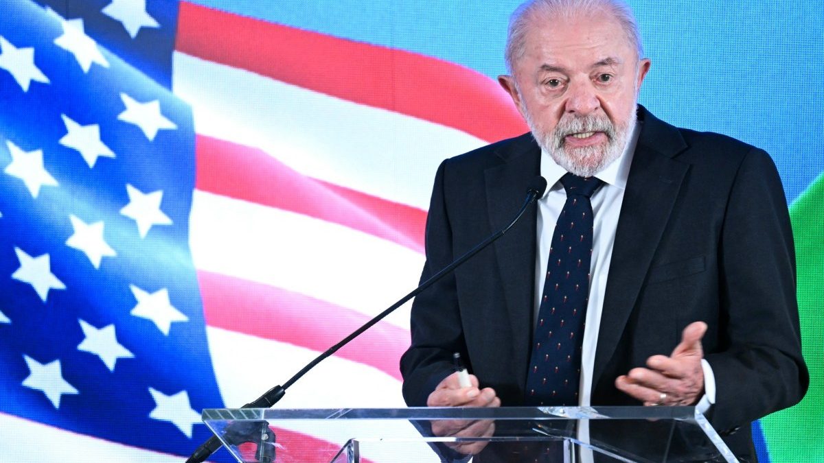 Imprensa internacional vê 'tempestade política' com tarifas de Trump e classificação de facções como terroristas