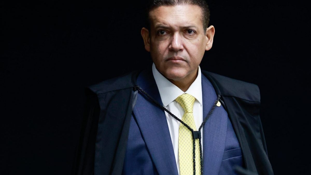 Kassio Nunes Marques suspende pesquisa AtlasIntel sobre Flávio Bolsonaro