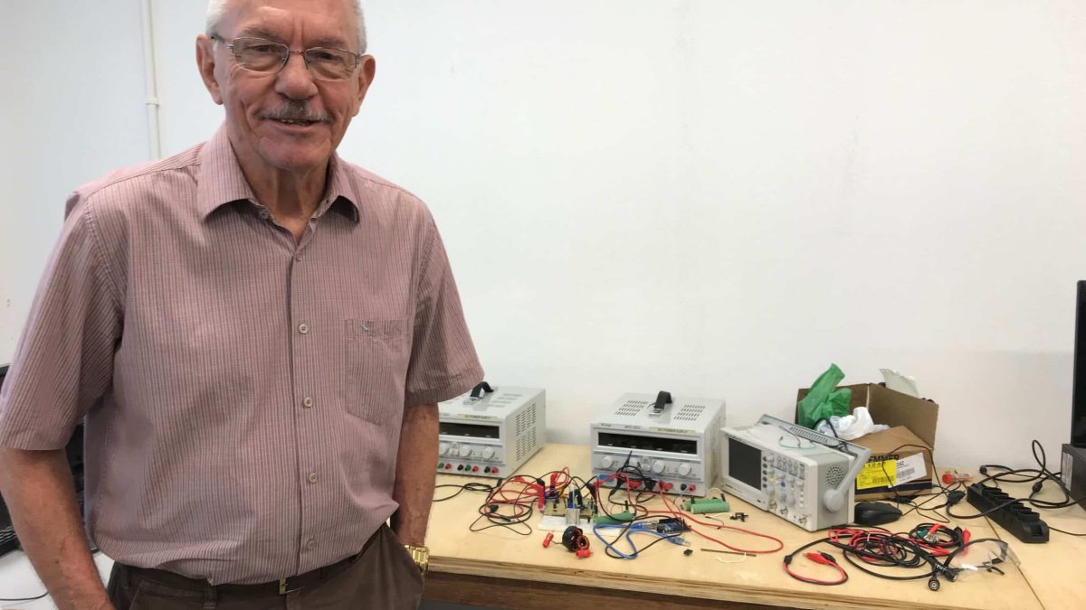 Aos 79 anos, engenheiro volta à universidade, passa em vestibular federal e inspira novos recomeços