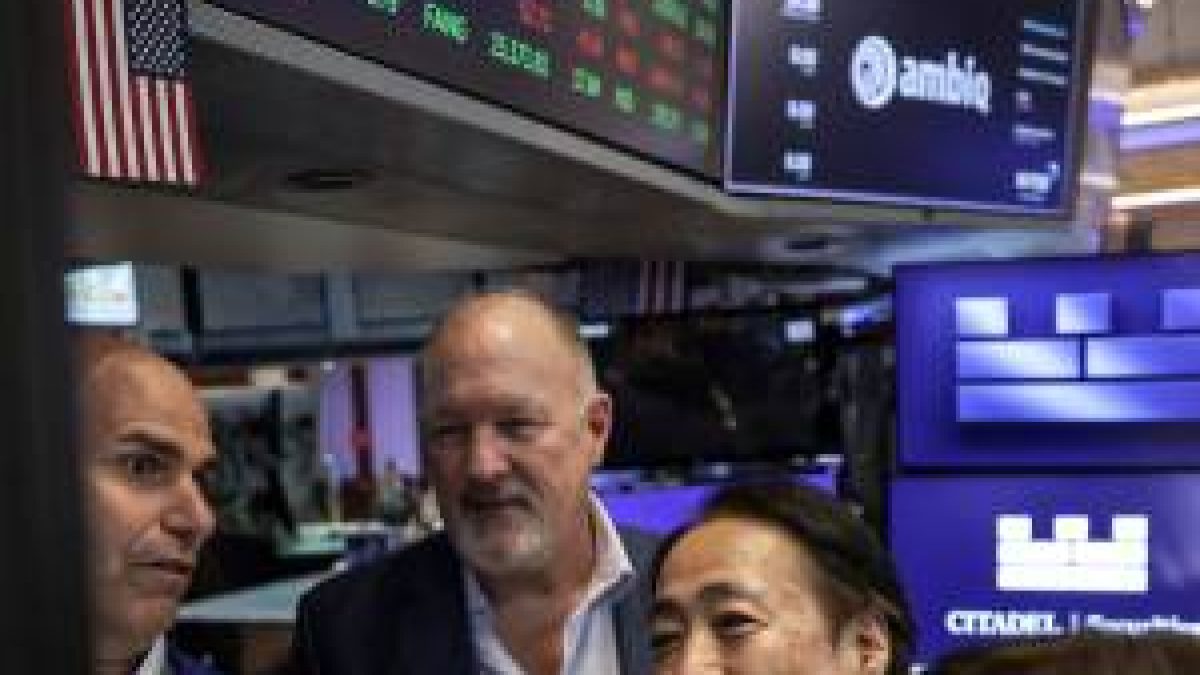 Dow Jones Futuro cai após ataques entre EUA e Irã no Estreito de Ormuz