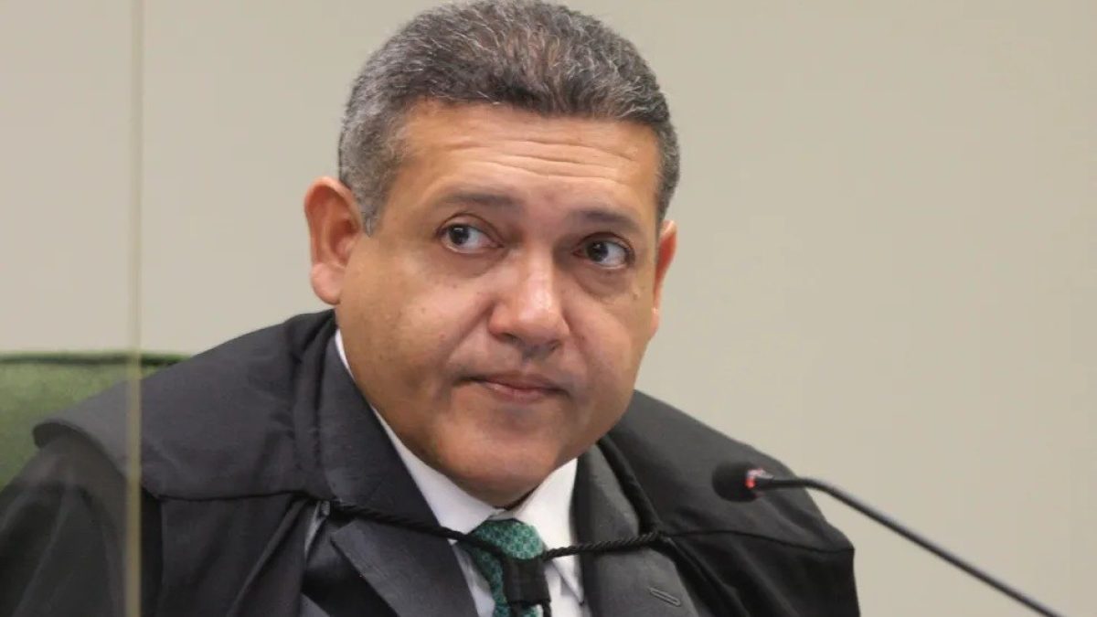 Kassio Nunes Marques suspende pesquisa que indicava queda de Flávio Bolsonaro