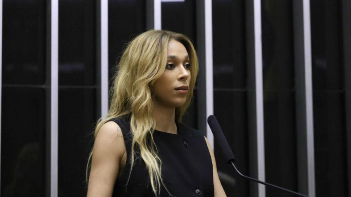 Erika Hilton ataca a direção do PSOL por divisão de dinheiro para a eleição