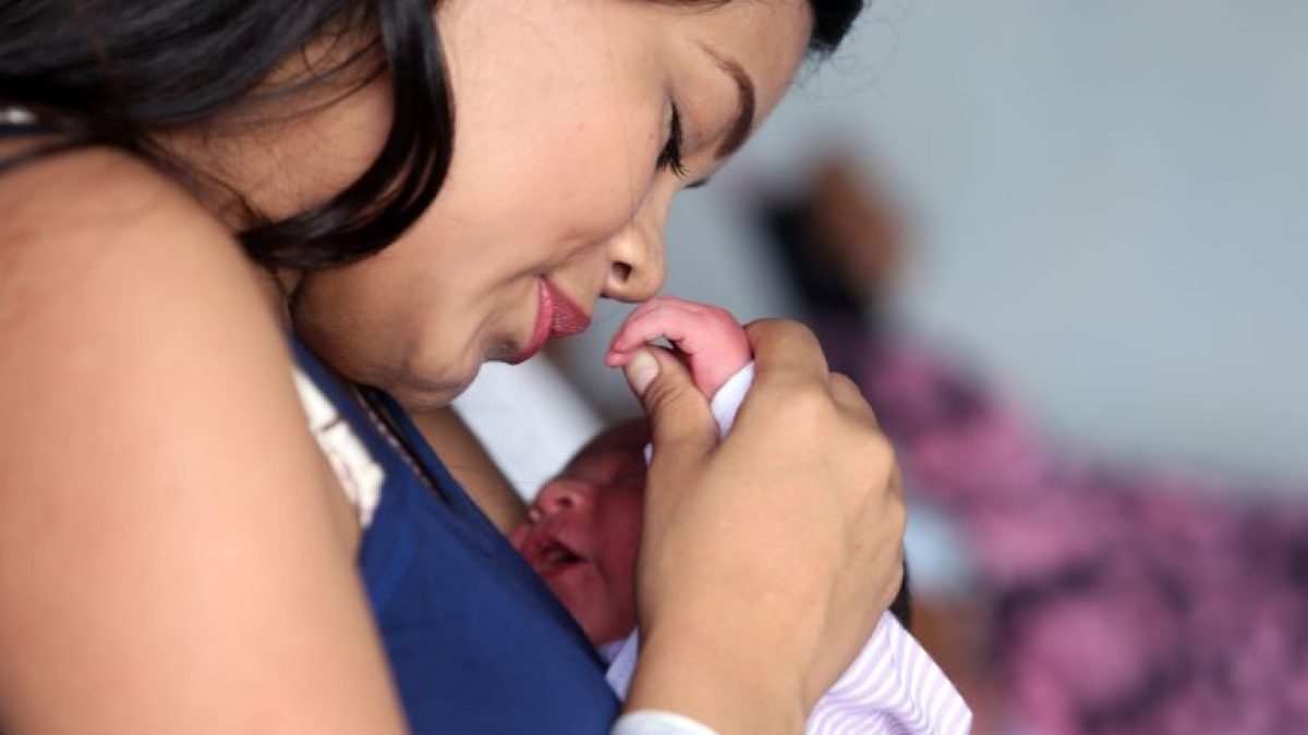 Nova lei obriga INSS a pagar salário-maternidade em até 30 dias