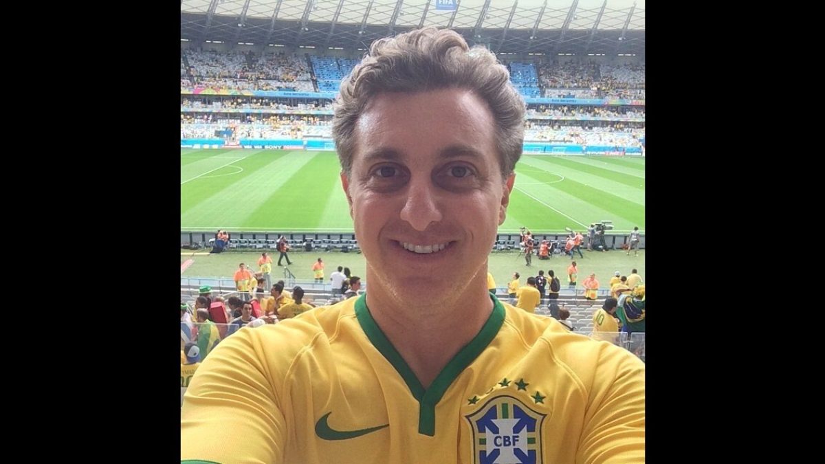 Luciano Huck marca presença em bastidores da Seleção Brasileira