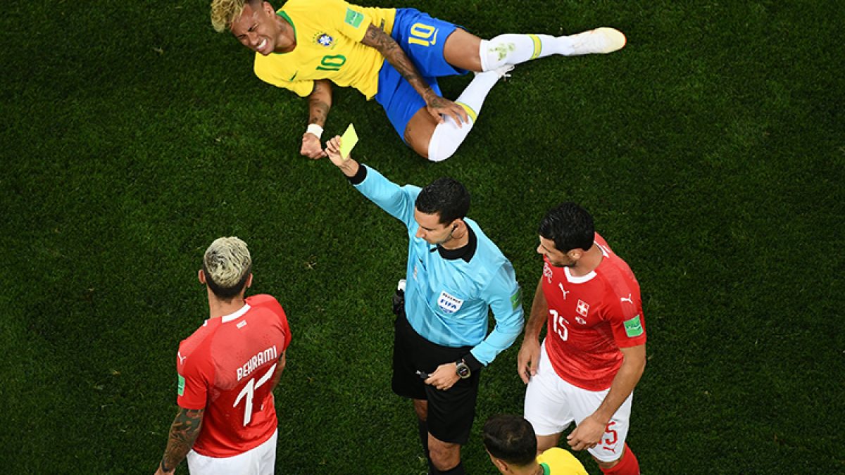 Brasil x Escócia terá árbitro que revoltou a torcida brasileira na Copa de 2018