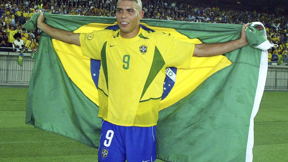 Site americano põe camisa do Brasil de 2002 entre as mais feias da história das Copas; veja lista