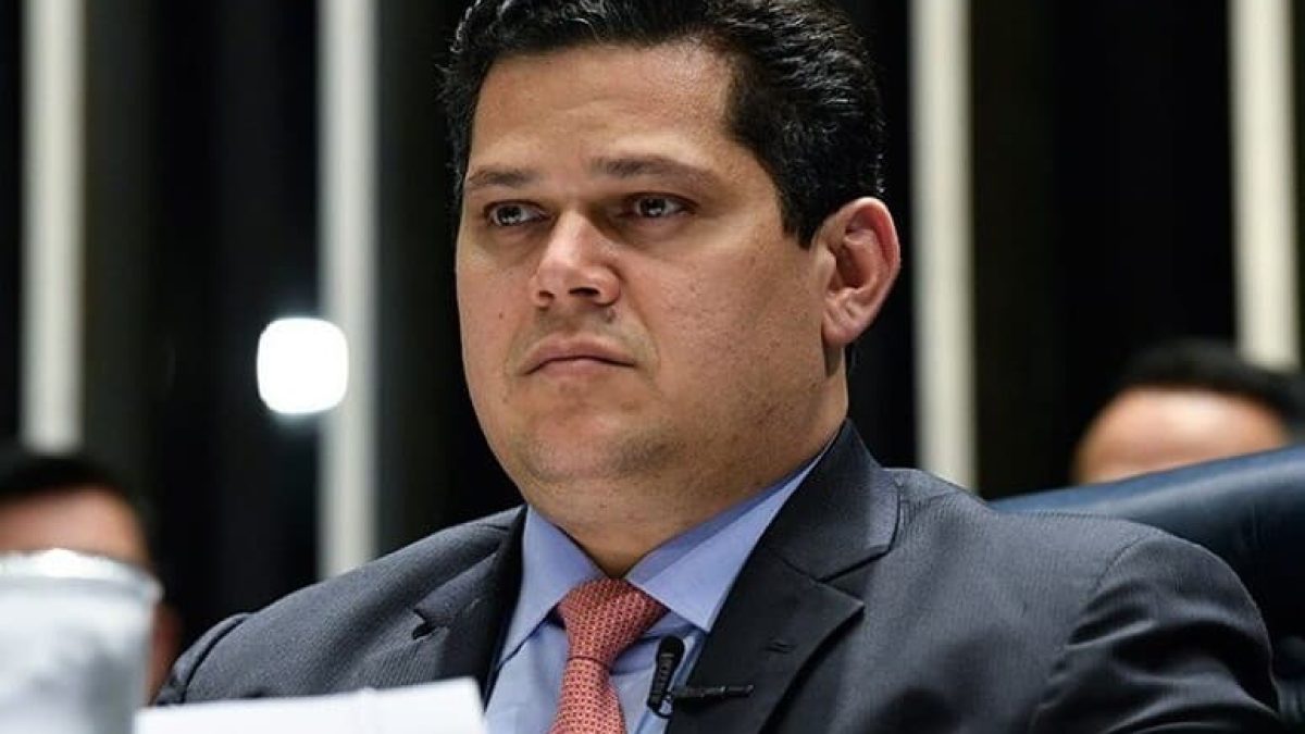 Alcolumbre nega acusação de Vorcaro e afirma que vai à Justiça
