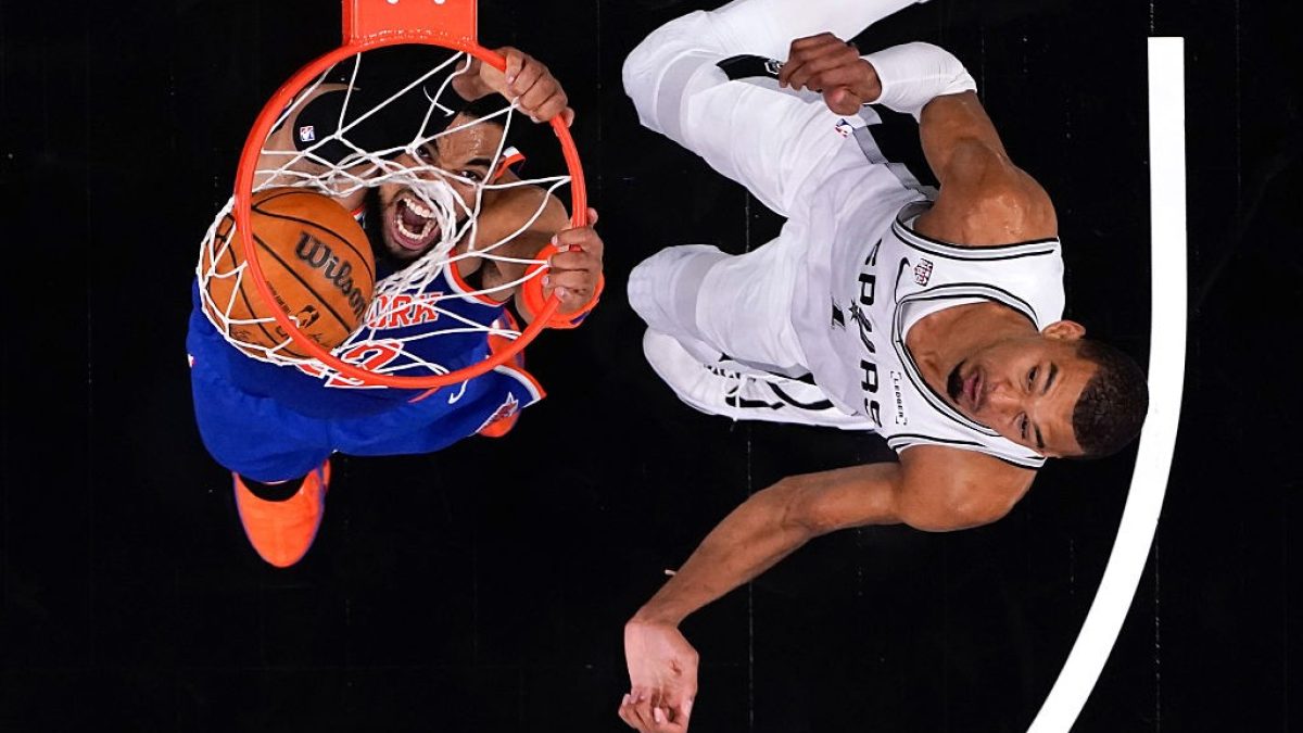 Knicks vencem Spurs por 105 a 104 com erro de Wembanyama no fim e abrem 2 a 0 nas finais da NBA