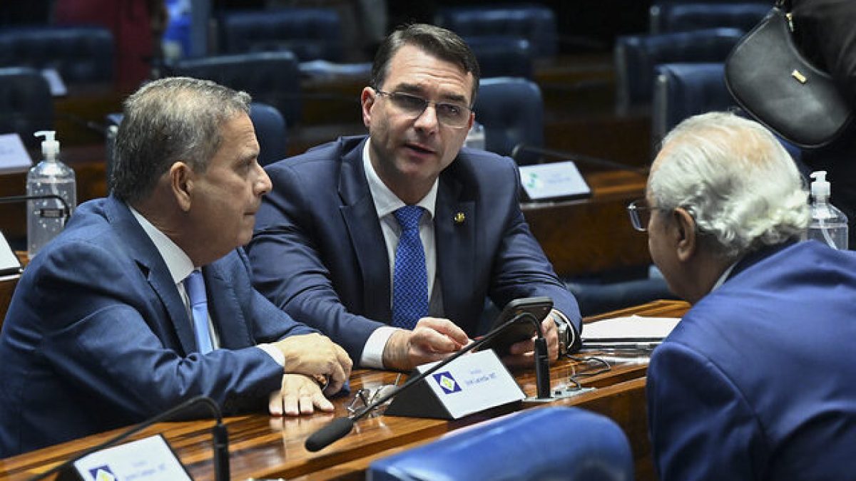 Oposição no Congresso apresenta projetos para barrar decreto de Lula sobre redes sociais