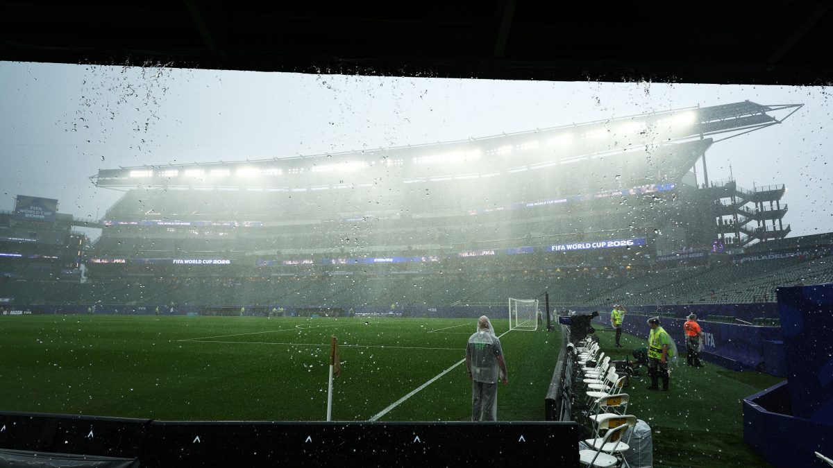Copa do Mundo: se um jogo parar por temporal, a Fifa vai interromper a outra partida do grupo? Entenda