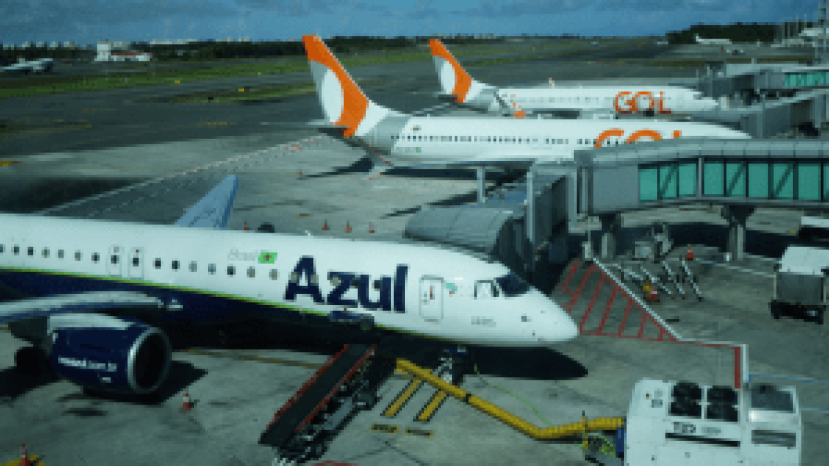 Azul anuncia novos cortes de voos devido ao aumento do combustível de aviação