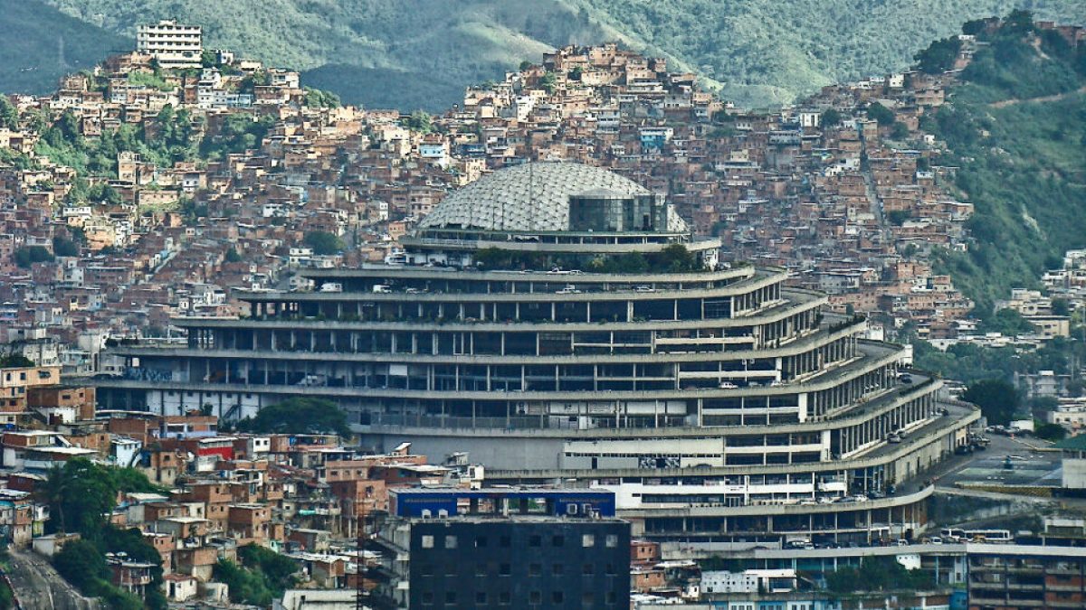 CorteIDH determina fechamento do centro de detenção El Helicoide, na Venezuela