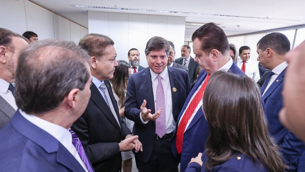 TSE e 30 partidos firmam acordo sobre uso de IA, mas ignoram fake news