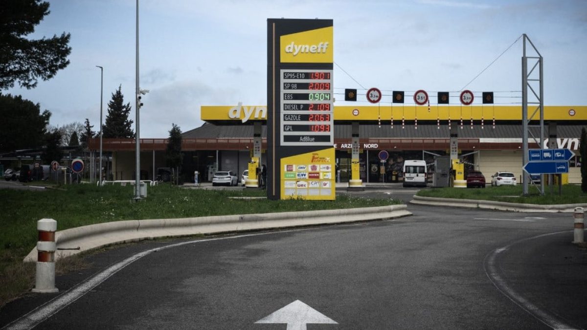 Petróleo sobe com bloqueio do Estreito de Ormuz pelo Irã