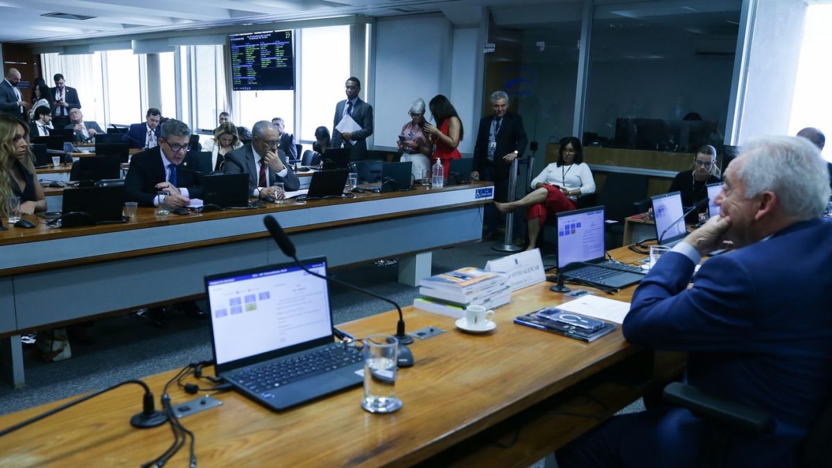 Senado define cronograma de tramitação da PEC que acaba com escala 6x1